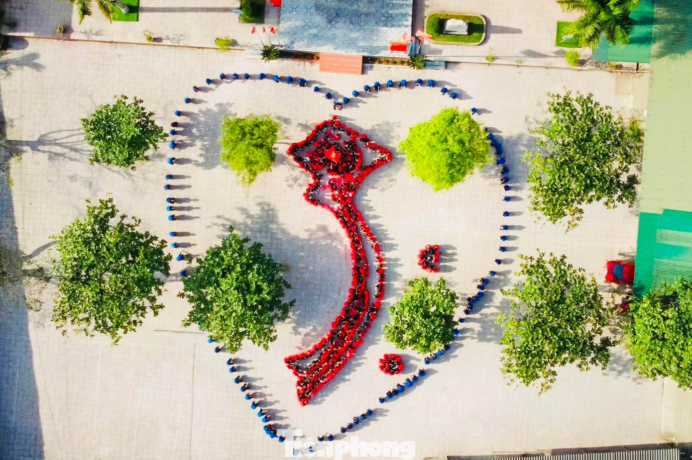 Thiếu nhi xếp hình bản đồ Tổ quốc lan tỏa cuộc vận động "Tự hào một dải non sông"