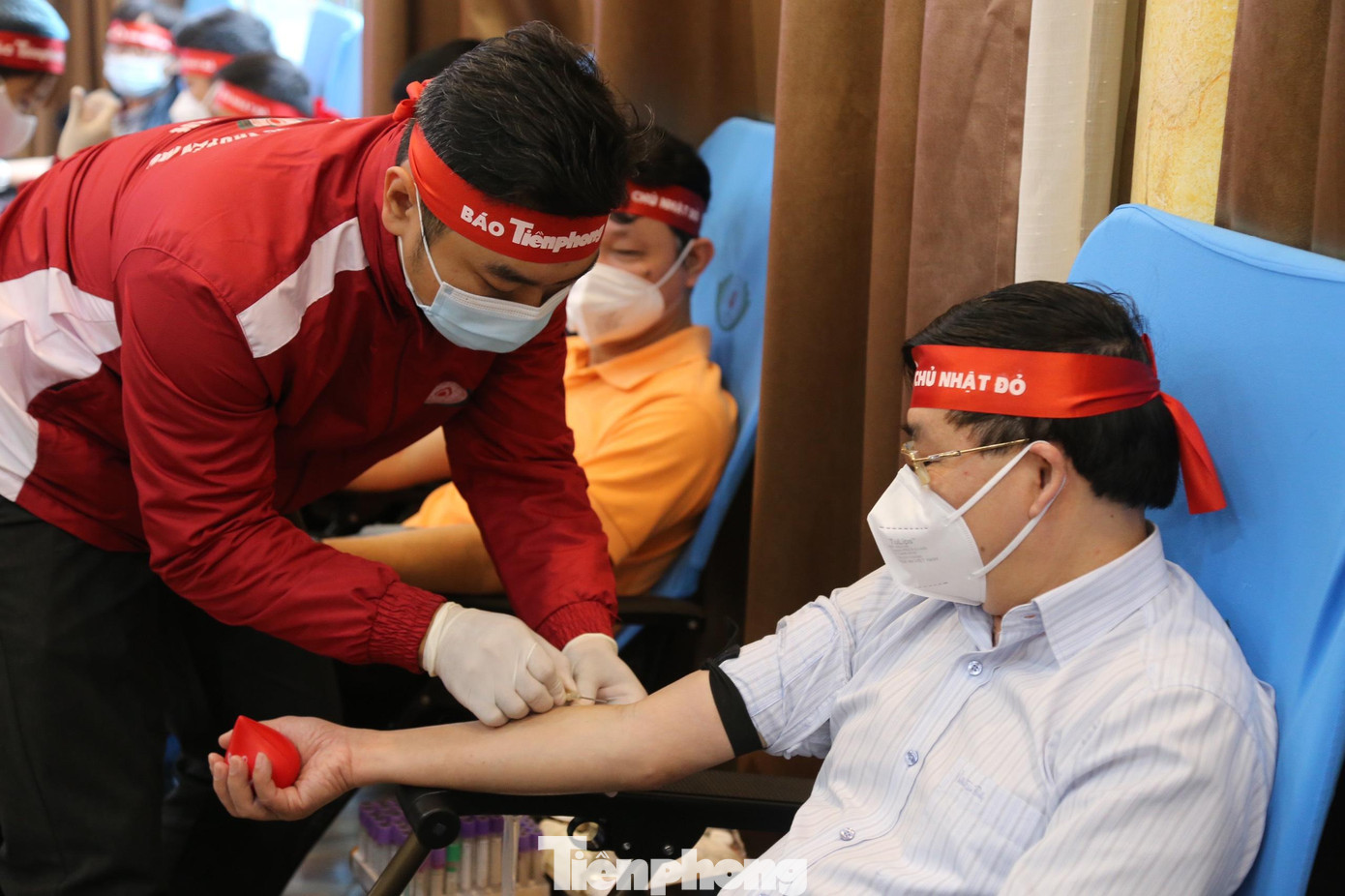 Rất đông người dân, cơ quan đoàn thể đến tham gia hiến máu Rất đông người dân, cơ quan đoàn thể đến tham gia hiến máu