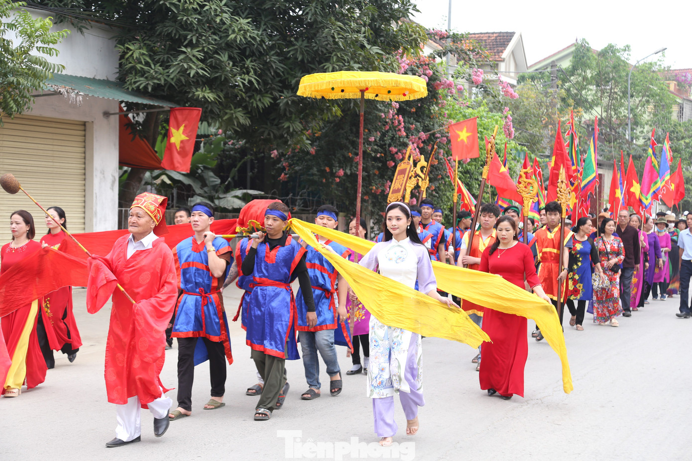 Lễ rước nước trong lễ hội đền Vua Mai là nghi lễ tâm linh có từ ngàn xưa, xuất phát từ tập quán sản xuất nông nghiệp của người dân địa phương, mang ý niệm khơi trong, gạn đục, tẩy trần, cầu mong một mùa lễ hội viên mãn. Lễ rước nước trong lễ hội đền Vua Mai là nghi lễ tâm linh có từ ngàn xưa, xuất phát từ tập quán sản xuất nông nghiệp của người dân địa phương, mang ý niệm khơi trong, gạn đục, tẩy trần, cầu mong một mùa lễ hội viên mãn.