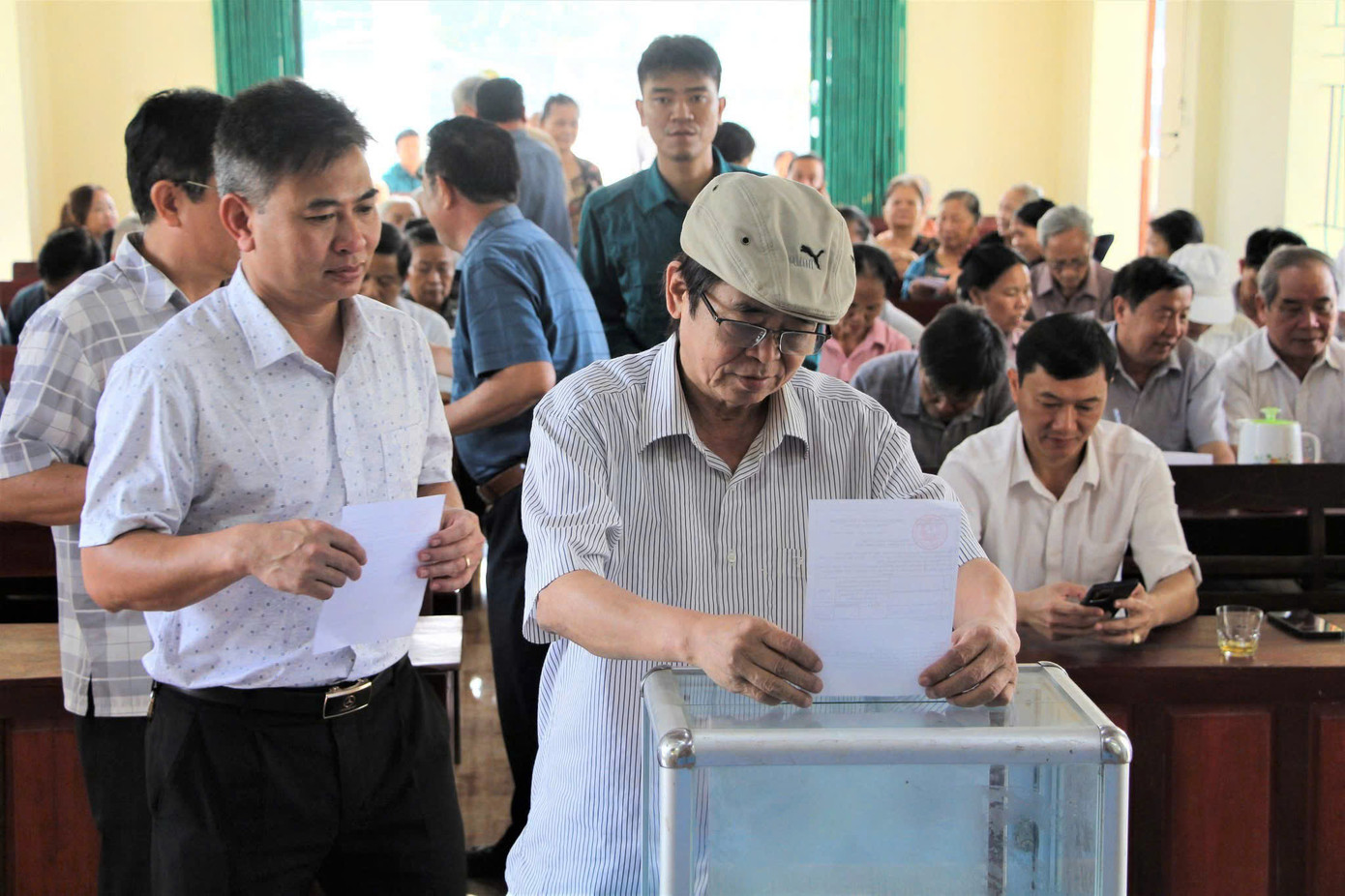 Người dân huyện Thanh Chương (Nghệ An) bỏ phiếu lấy ý kiến cử tri về tên đơn vị xã mới Người dân huyện Thanh Chương (Nghệ An) bỏ phiếu lấy ý kiến cử tri về tên đơn vị xã mới