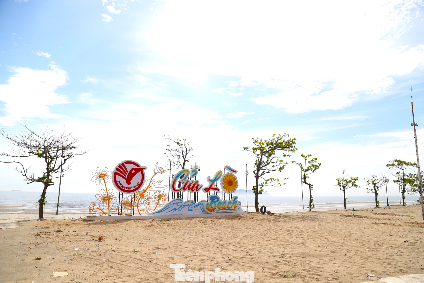 Năm 2025, thành phố Vinh phấn đấu đón 6,9 triệu lượt khách du lịch, trong đó, có 3,2 triệu lượt khách lưu trú và 130.000 lượt khách quốc tế. Tổng doanh thu từ các hoạt động du lịch dự kiến đạt 7.000 tỷ đồng, đóng góp quan trọng vào sự phát triển kinh tế - xã hội của địa phương và tạo ra cơ hội việc làm cho hàng nghìn lao động. Năm 2025, thành phố Vinh phấn đấu đón 6,9 triệu lượt khách du lịch, trong đó, có 3,2 triệu lượt khách lưu trú và 130.000 lượt khách quốc tế. Tổng doanh thu từ các hoạt động du lịch dự kiến đạt 7.000 tỷ đồng, đóng góp quan trọng vào sự phát triển kinh tế - xã hội của địa phương và tạo ra cơ hội việc làm cho hàng nghìn lao động.