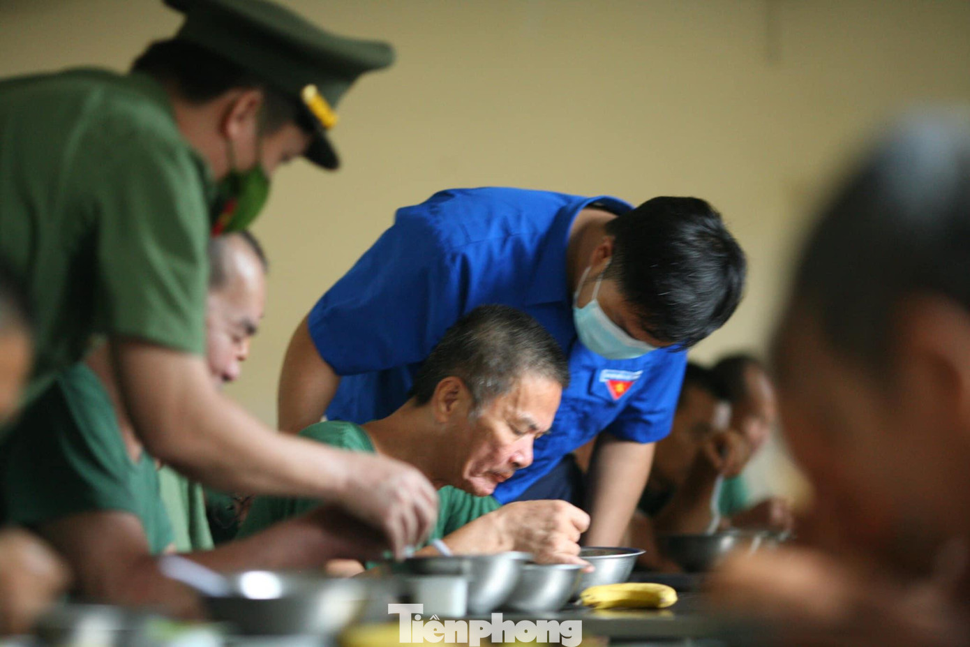 Dịp 27/7 hàng năm, tuổi trẻ Nghệ An lại có mặt tại Trung tâm Điều dưỡng thương bệnh binh nặng để thăm hỏi, động viên và giúp đỡ các thương bệnh binh nơi đây.