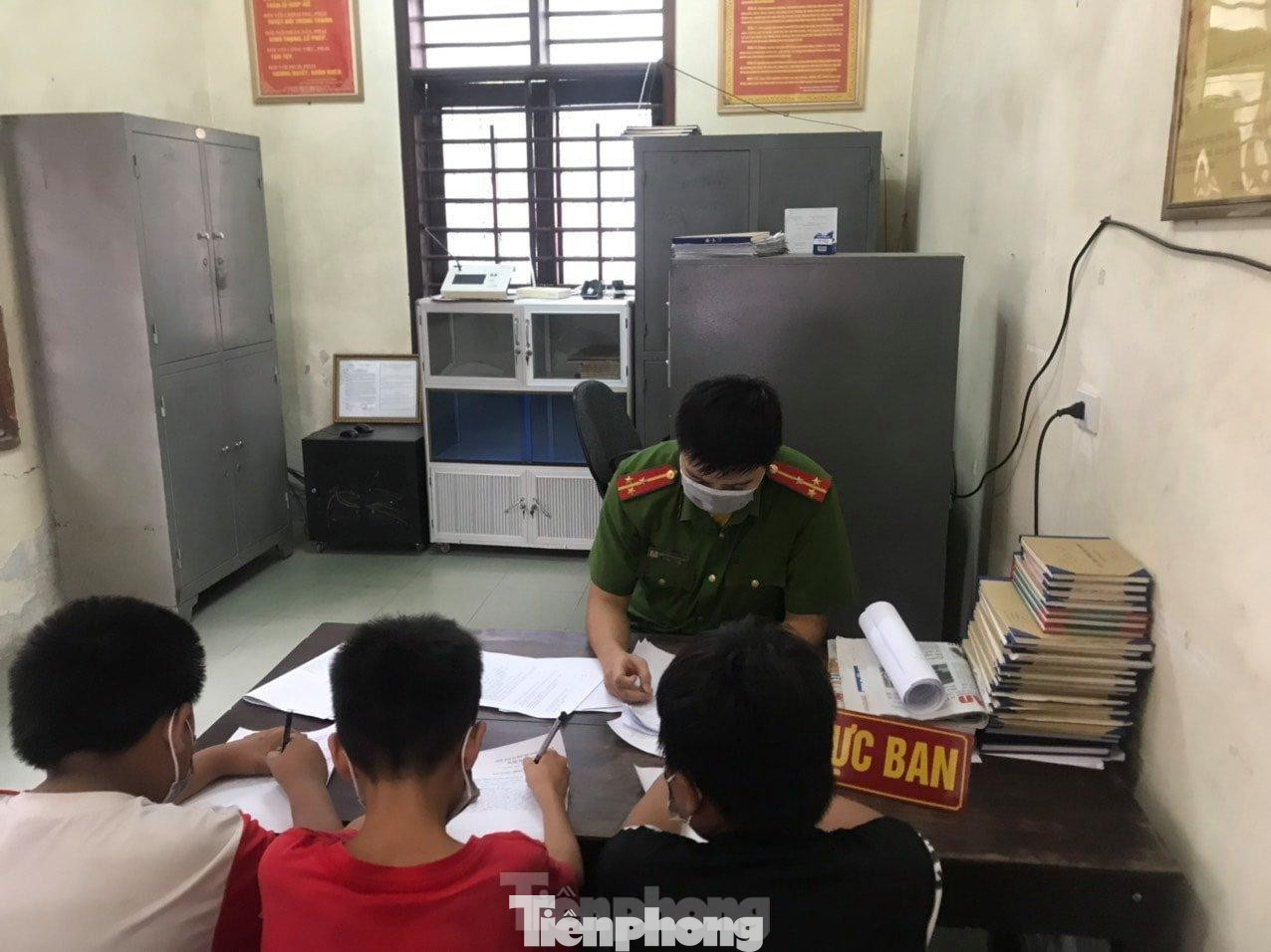 Nghệ An ra quân xử phạt nghiêm các trường hợp vi phạm quy định phòng, chống dịch Nghệ An ra quân xử phạt nghiêm các trường hợp vi phạm quy định phòng, chống dịch