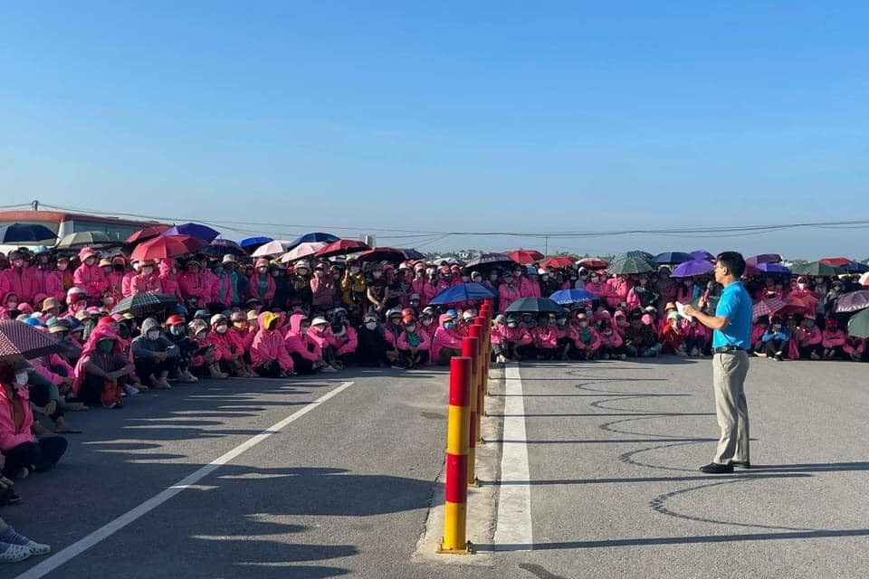 Đối thoại trực tiếp với công nhân ngày 4/10.