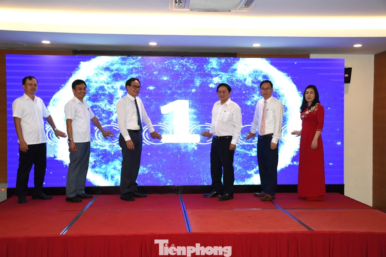 Các đại biểu bấm nút phát động cuộc thi. Các đại biểu bấm nút phát động cuộc thi.