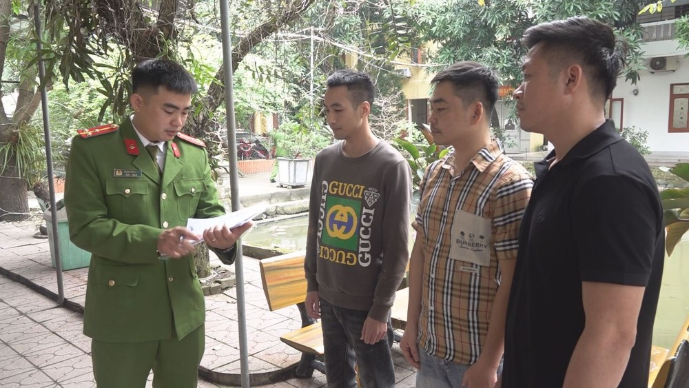 Các đối tượng trong đường dây bị bắt giữ