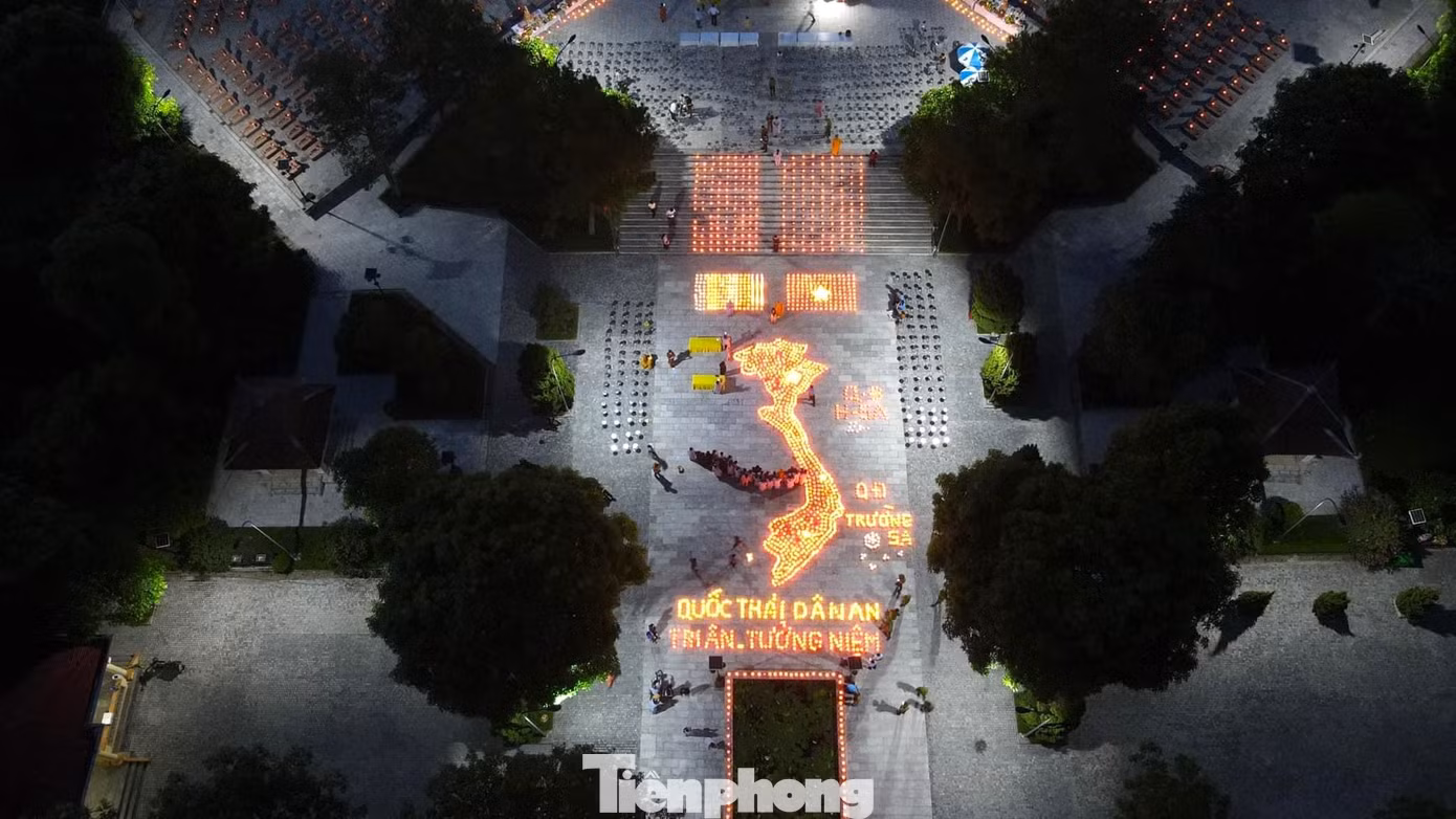 Tại Nghĩa trang Liệt sĩ huyện Nghi Lộc, Nghệ An, hơn 200 đoàn viên thanh niên huyện Nghi Lộc đã thắp lên những ngọn nến xếp hình bản đồ Việt Nam, trong đó thể hiện rõ các quần đảo Trường Sa, Hoàng Sa, nhằm nhắc nhở và nhắn nhủ thế hệ sau về chủ quyền biển đảo thiêng liêng của Tổ quốc.