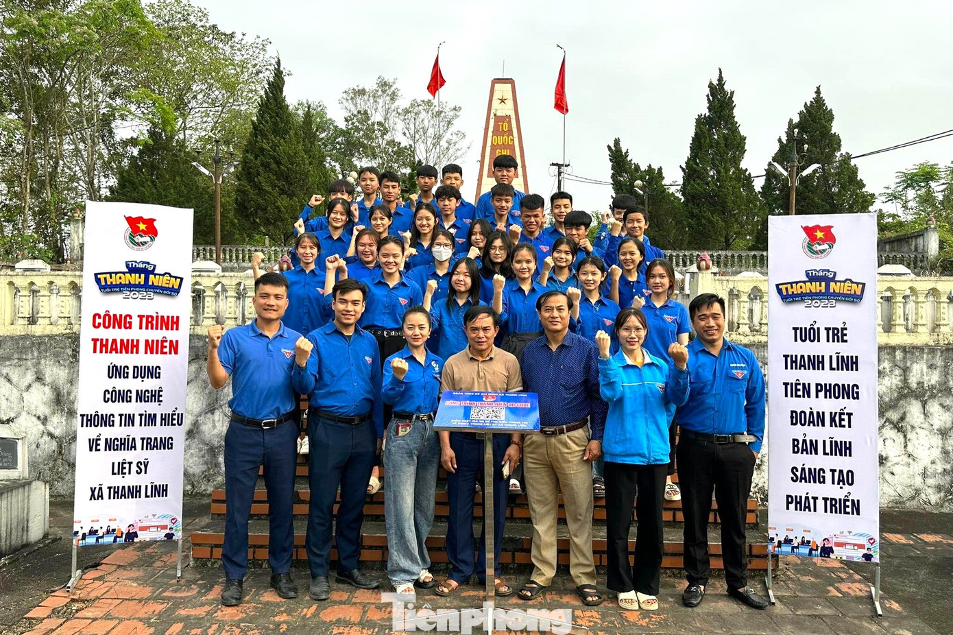 Cấp cơ sở, 500 đội hình thanh niên tham gia hỗ trợ các hoạt động chuyển đổi số: Hỗ trợ người dân thực hiện dịch vụ công trực tuyến, đăng ký ứng dụng thanh toán hóa đơn trực tuyến, đăng ký ứng dụng bảo hiểm xã hội bằng điện thoại thông minh.