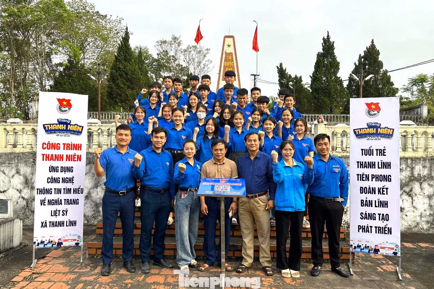 Cấp cơ sở, 500 đội hình thanh niên tham gia hỗ trợ các hoạt động chuyển đổi số: Hỗ trợ người dân thực hiện dịch vụ công trực tuyến, đăng ký ứng dụng thanh toán hóa đơn trực tuyến, đăng ký ứng dụng bảo hiểm xã hội bằng điện thoại thông minh.