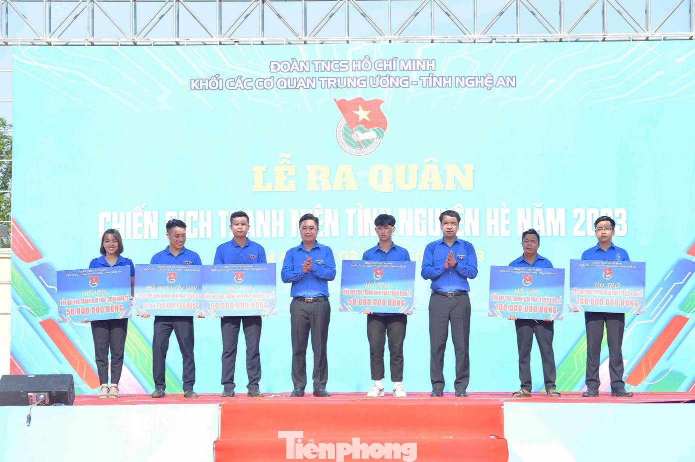 Dịp này, T.Ư Đoàn, Tỉnh Đoàn Nghệ An hỗ trợ vốn vay cho thanh niên phát triển kinh tế tại Thị xã Thái Hòa, huyện Quỳ Hợp, Quỳ Châu, Thị xã Hoàng Mai với số tiền 500 triệu đồng. Dịp này, T.Ư Đoàn, Tỉnh Đoàn Nghệ An hỗ trợ vốn vay cho thanh niên phát triển kinh tế tại Thị xã Thái Hòa, huyện Quỳ Hợp, Quỳ Châu, Thị xã Hoàng Mai với số tiền 500 triệu đồng.