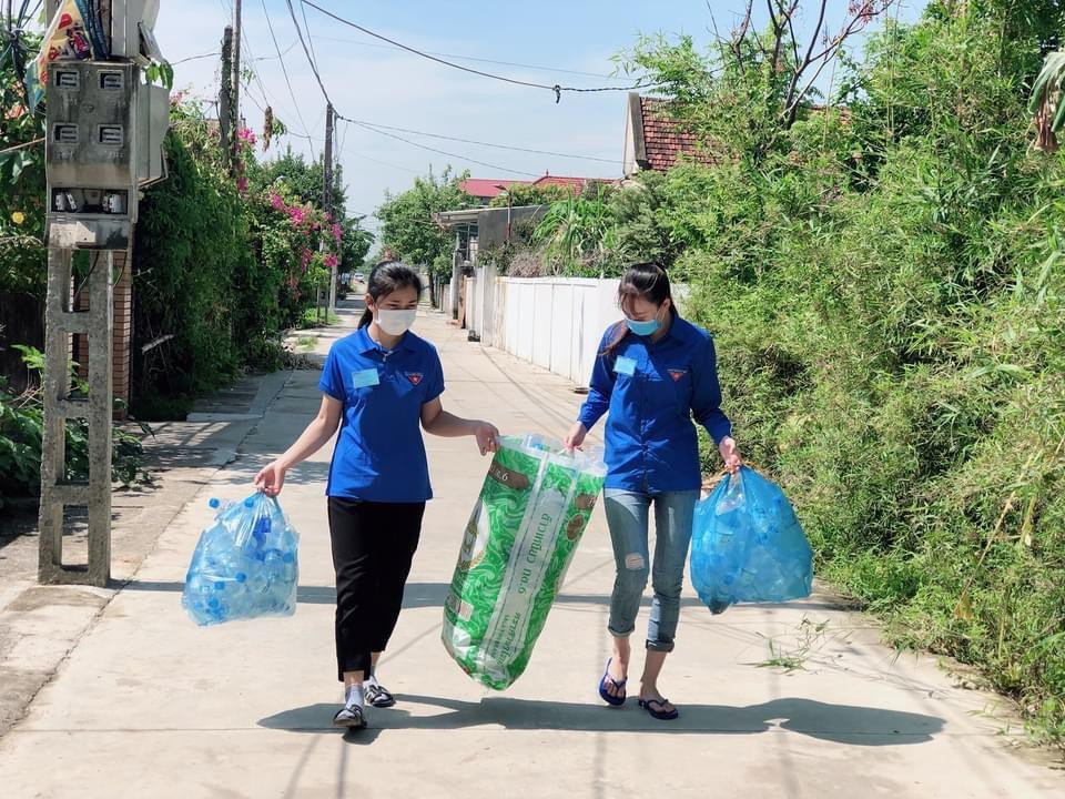 Mục tiêu mỗi đoàn viên làm một chiếc đèn trung thu tặng các em thiếu nhi.