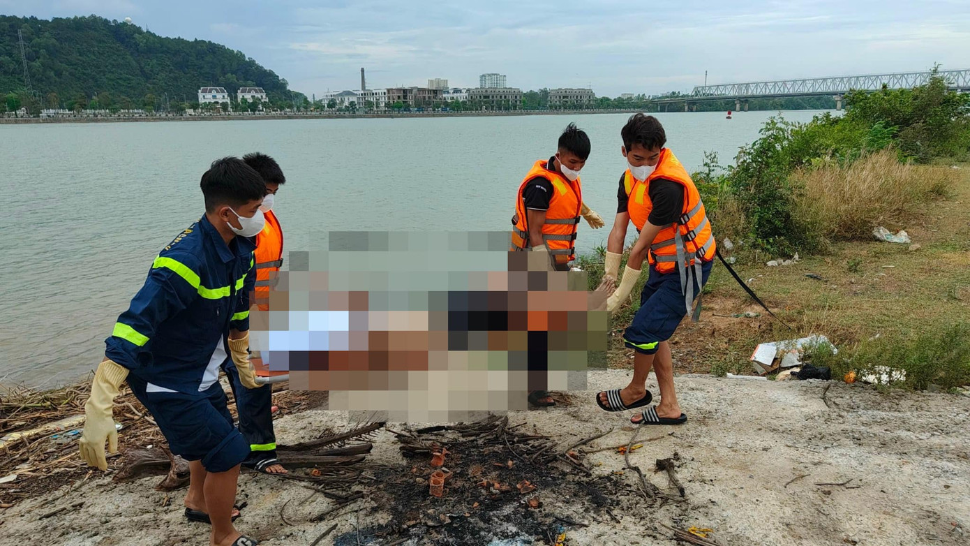 Lực lượng chức năng tìm thấy thi thể anh L.