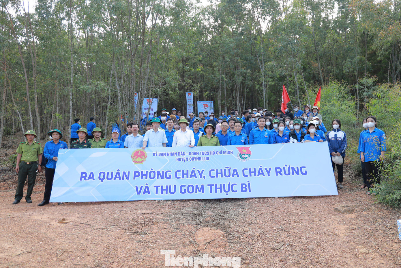 Chương trình bao gồm các hoạt động như thu gom thực bì, tuyên truyền phòng cháy chữa cháy rừng. Đây là hoạt động ý nghĩa nhằm nâng cao nhận thức không những của thanh niên, mà tuyên truyền cho nhân dân tích cực, tự giác tham gia các hoạt động bảo vệ và phòng cháy chữa cháy rừng. Ảnh: TH