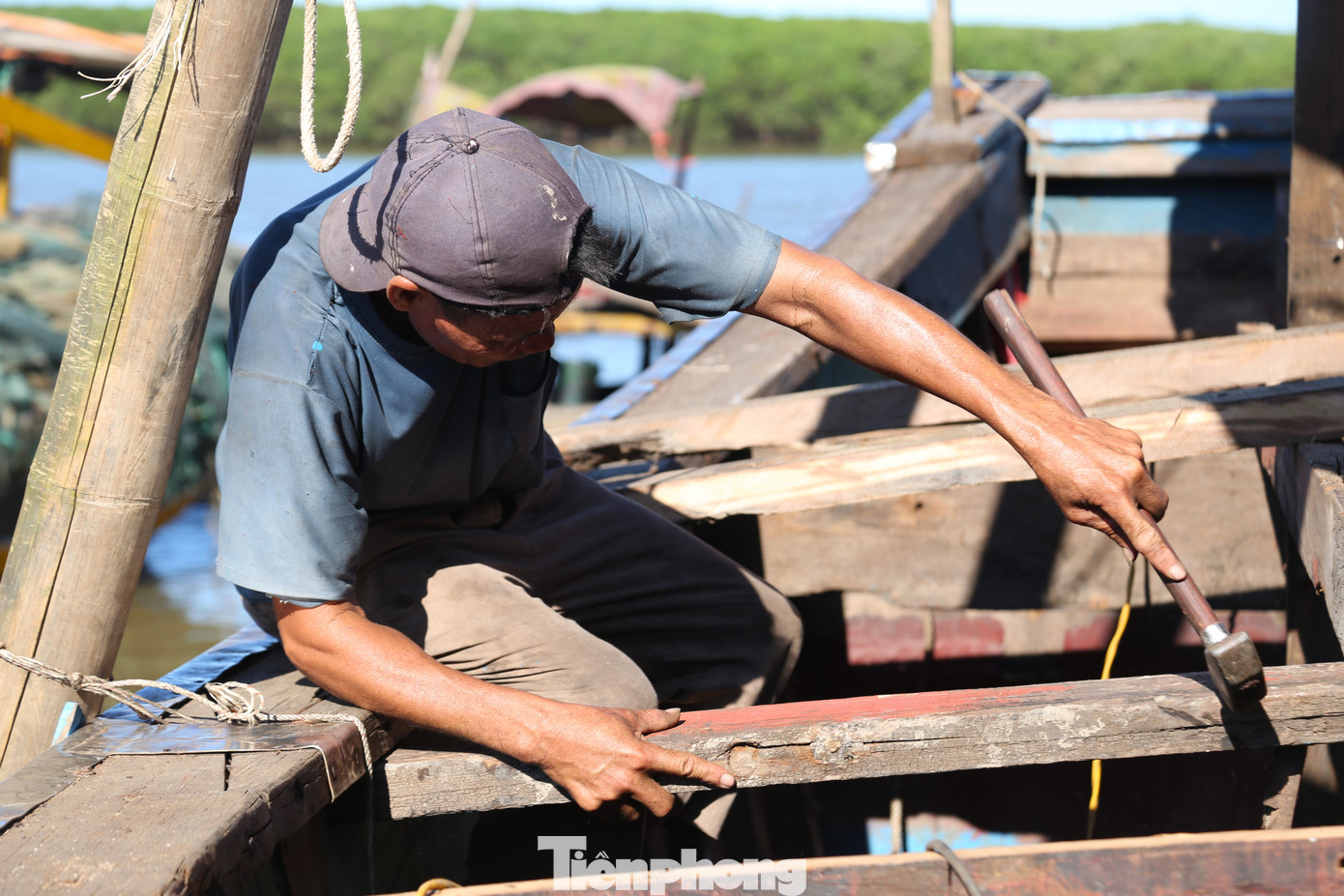 Nghề này tiềm ẩn nguy cơ xảy ra tai nạn lao động, do vậy, trong quá trình làm việc người thợ luôn phải tập trung cao độ và hết sức cẩn trọng.