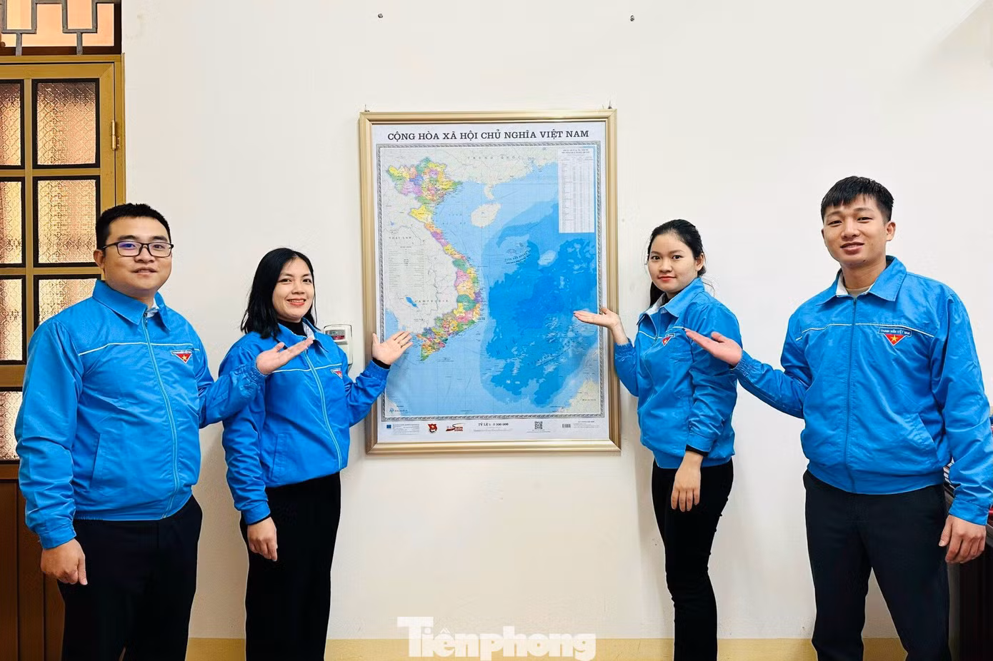 Thời gian qua, Tỉnh Đoàn Nghệ An đã phát động cán bộ, đoàn viên thanh niên trên địa bàn treo bản đồ Việt Nam nơi làm việc, sinh hoạt cộng đồng của cơ quan, đơn vị, đặc biệt là vùng đồng bào dân tộc thiểu số; sử dụng hình nền máy tính, laptop cá nhân, điện thoại bằng hình bản đồ Việt Nam.