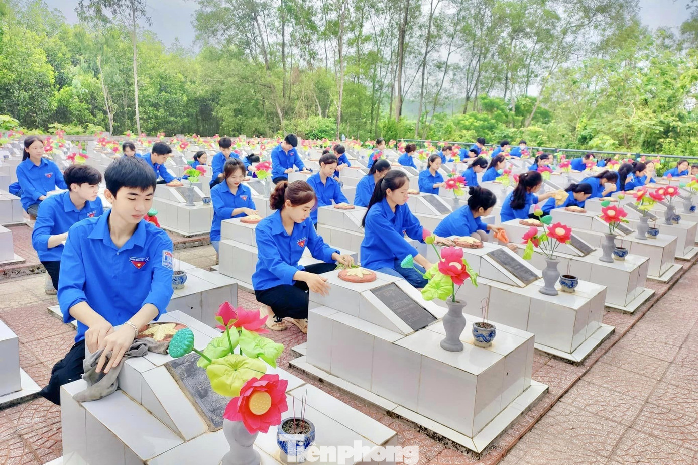 Phát huy truyền thống đạo lý “Đền ơn đáp nghĩa”, “Uống nước nhớ nguồn”, các cơ sở Đoàn trên địa bàn tỉnh Nghệ An đã tổ chức nhiều hoạt động về nguồn, tri ân tới các gia đình thương binh, liệt sĩ, người có công với cách mạng.