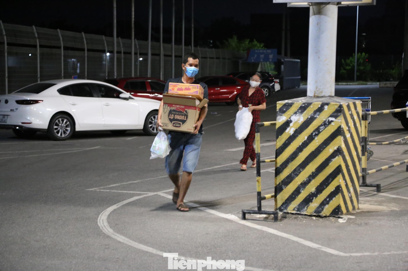 Ai nấy đều khẩn trương tích trữ lương thực