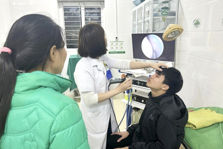 Em Sang bị chẩn đoán bị gãy xương chính mũi