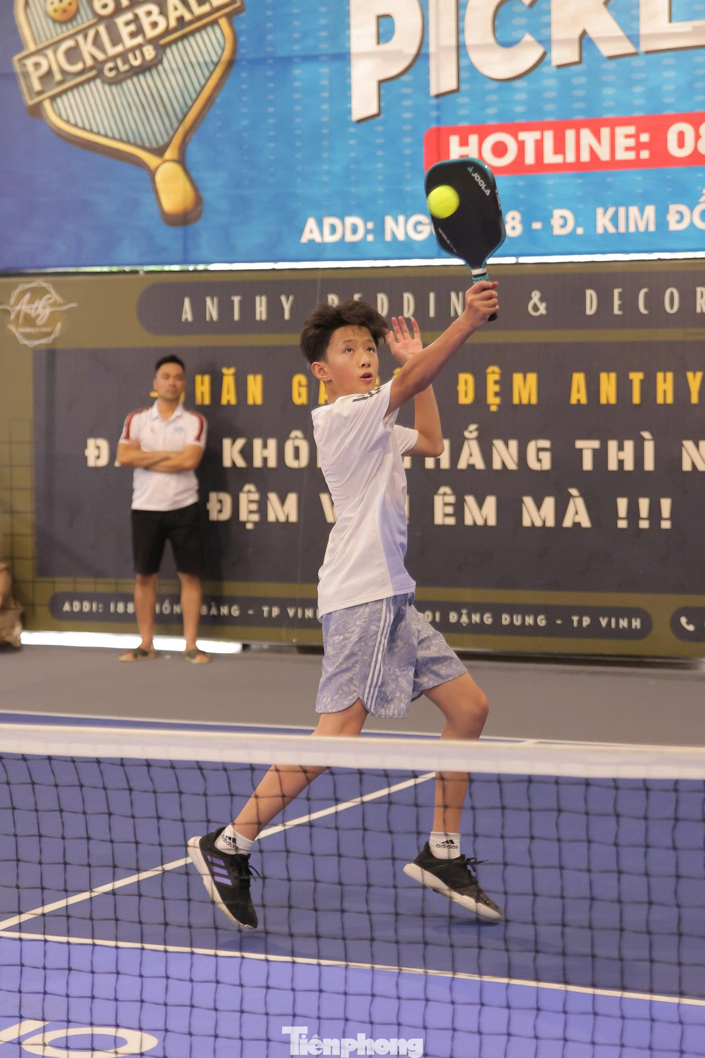 Giải đấu năm nay bao gồm 8 nội dung thi đấu, chia theo lứa tuổi và hình thức thi đấu đơn - đôi. Cụ thể: U10 đơn và đôi (vận động viên sinh từ năm 2015 trở lại), U12 đơn và đôi (sinh từ năm 2013 trở lại), U14 đơn và đôi (sinh từ năm 2011 trở lại), và U17 đơn và đôi (sinh từ năm 2008 trở lại). Giải không chỉ quy tụ các vận động viên trẻ tài năng của Nghệ An mà còn có sự góp mặt của nhiều tay vợt đến từ các tỉnh thành khác, góp phần nâng cao chất lượng chuyên môn cũng như tạo cơ hội giao lưu, học hỏi cho giới trẻ yêu thích bộ môn Pickleball. Giải đấu năm nay bao gồm 8 nội dung thi đấu, chia theo lứa tuổi và hình thức thi đấu đơn - đôi. Cụ thể: U10 đơn và đôi (vận động viên sinh từ năm 2015 trở lại), U12 đơn và đôi (sinh từ năm 2013 trở lại), U14 đơn và đôi (sinh từ năm 2011 trở lại), và U17 đơn và đôi (sinh từ năm 2008 trở lại). Giải không chỉ quy tụ các vận động viên trẻ tài năng của Nghệ An mà còn có sự góp mặt của nhiều tay vợt đến từ các tỉnh thành khác, góp phần nâng cao chất lượng chuyên môn cũng như tạo cơ hội giao lưu, học hỏi cho giới trẻ yêu thích bộ môn Pickleball.