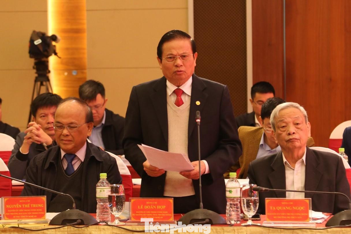 Ông Lê Doãn Hợp, nguyên Bộ trưởng Bộ Thông tin và Truyền thông, nguyên Bí thư Tỉnh ủy Nghệ An phát biểu tại toạ đàm. Ông Lê Doãn Hợp, nguyên Bộ trưởng Bộ Thông tin và Truyền thông, nguyên Bí thư Tỉnh ủy Nghệ An phát biểu tại toạ đàm.