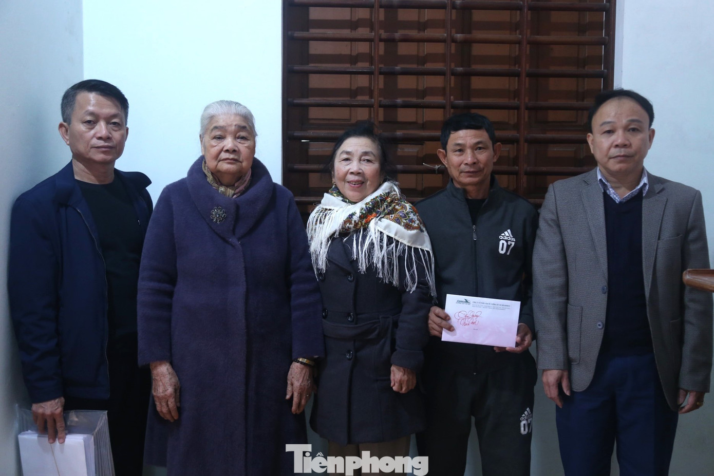 Đại diện Công ty cổ phần vận tải đường sắt Hà Nội, Báo Tiền Phong trao quà Tết cho các thân nhân liệt sỹ ở huyện Hưng Nguyên, Nghệ An Đại diện Công ty cổ phần vận tải đường sắt Hà Nội, Báo Tiền Phong trao quà Tết cho các thân nhân liệt sỹ ở huyện Hưng Nguyên, Nghệ An