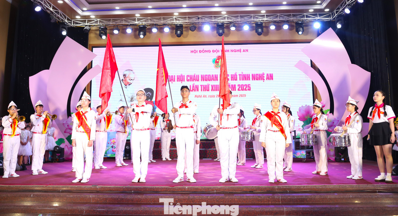 Đại hội Cháu ngoan Bác Hồ tỉnh Nghệ An lần thứ XIII là dịp để các bạn thiếu niên, nhi đồng trên toàn tỉnh giao lưu, trao đổi kinh nghiệm, học hỏi và chia sẻ lẫn nhau, cùng phấn đấu vươn lên trong học tập, rèn luyện để xứng đáng là chủ nhân tương lai của đất nước. Đại hội cũng là dịp để tôn vinh, biểu dương khen thưởng các đại biểu cháu ngoan Bác Hồ tiêu biểu, có nhiều thành tích xuất sắc trong phong trào “Thiếu nhi Việt Nam thi đua làm theo 5 điều Bác Hồ dạy” giai đoạn 2020 - 2025. Đại hội Cháu ngoan Bác Hồ tỉnh Nghệ An lần thứ XIII là dịp để các bạn thiếu niên, nhi đồng trên toàn tỉnh giao lưu, trao đổi kinh nghiệm, học hỏi và chia sẻ lẫn nhau, cùng phấn đấu vươn lên trong học tập, rèn luyện để xứng đáng là chủ nhân tương lai của đất nước. Đại hội cũng là dịp để tôn vinh, biểu dương khen thưởng các đại biểu cháu ngoan Bác Hồ tiêu biểu, có nhiều thành tích xuất sắc trong phong trào “Thiếu nhi Việt Nam thi đua làm theo 5 điều Bác Hồ dạy” giai đoạn 2020 - 2025.