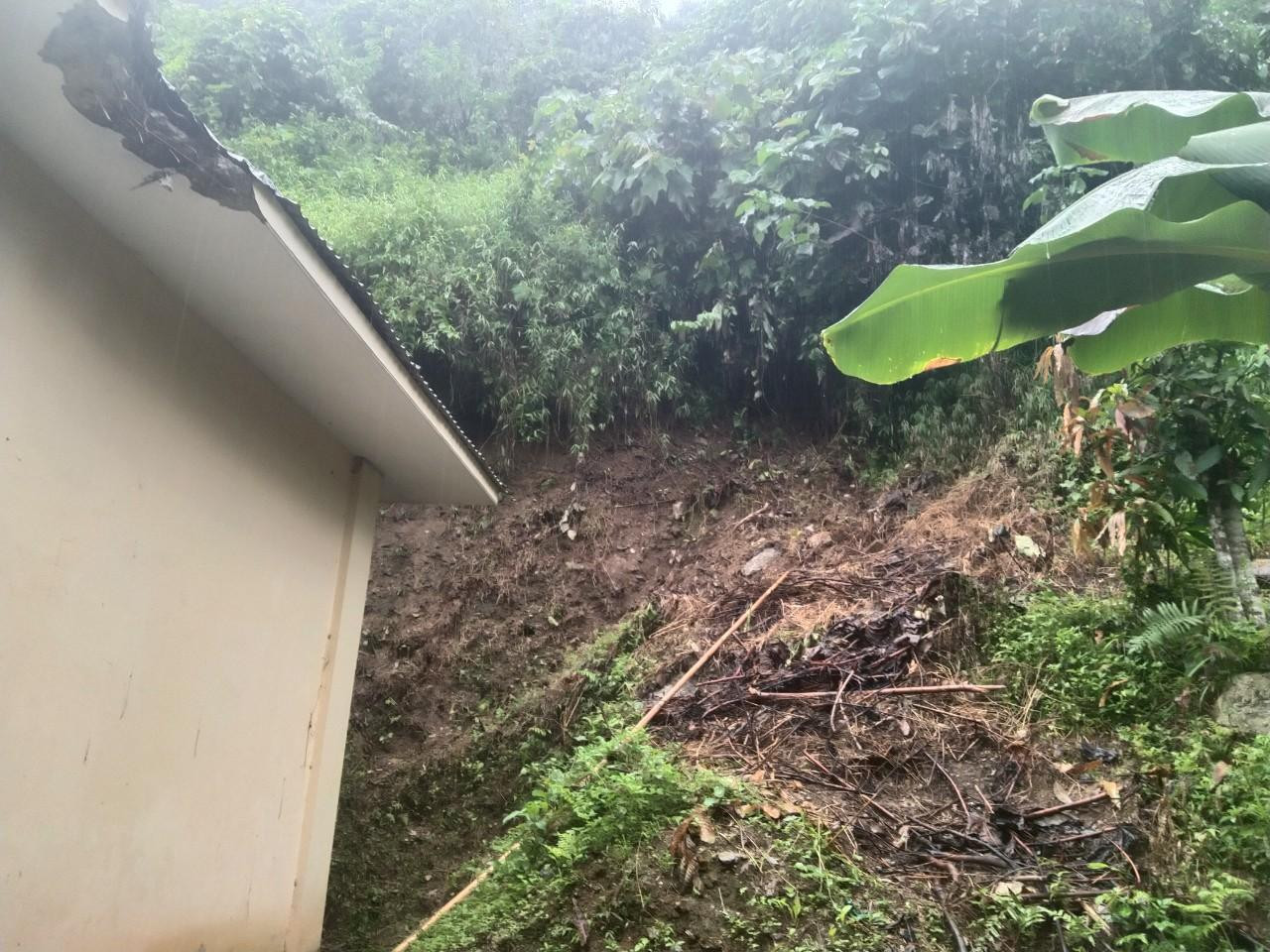 Nỗi lo sạt lở mỗi mùa mưa lũ đến dưới chân núi Khe Tương