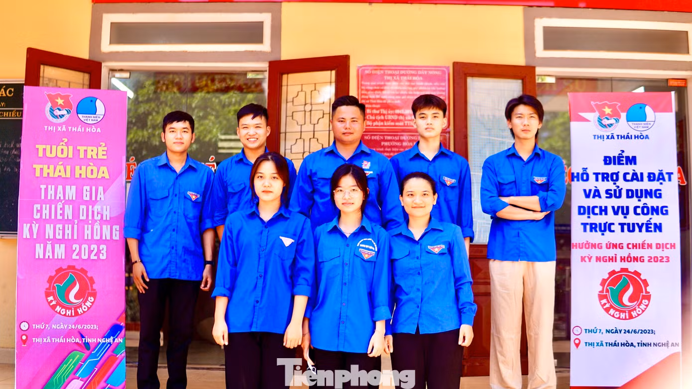 Ngày 23/6, Ban Thường vụ Thị đoàn Thái Hòa, Nghệ An tổ chức ra mắt "Đội hình tình nguyện hỗ trợ dịch vụ công trực tuyến". Hoạt động hưởng ứng ngày cao điểm Chiến dịch tình nguyện Kỳ nghỉ hồng năm 2023.