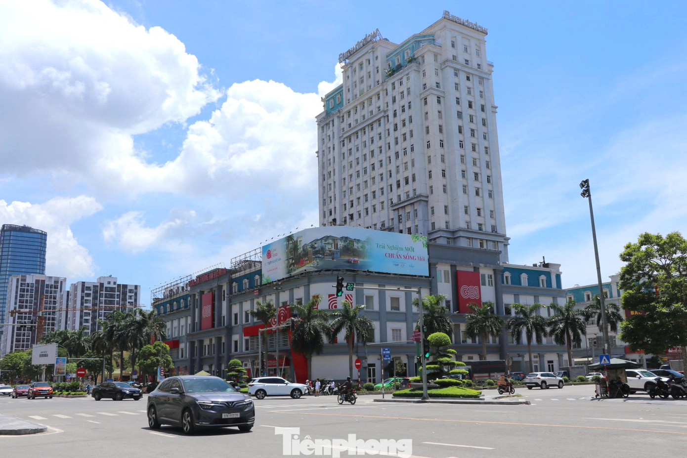 Theo quy định bảng giá mới của UBND tỉnh Nghệ An, các lô góc 2 mặt đường Quang Trung có giá 165 triệu đồng/m2, so với mức giá cũ là 53 triệu đồng, tăng gấp hơn 3 lần. Đây là mức giá đất cao nhất tại tỉnh Nghệ An.