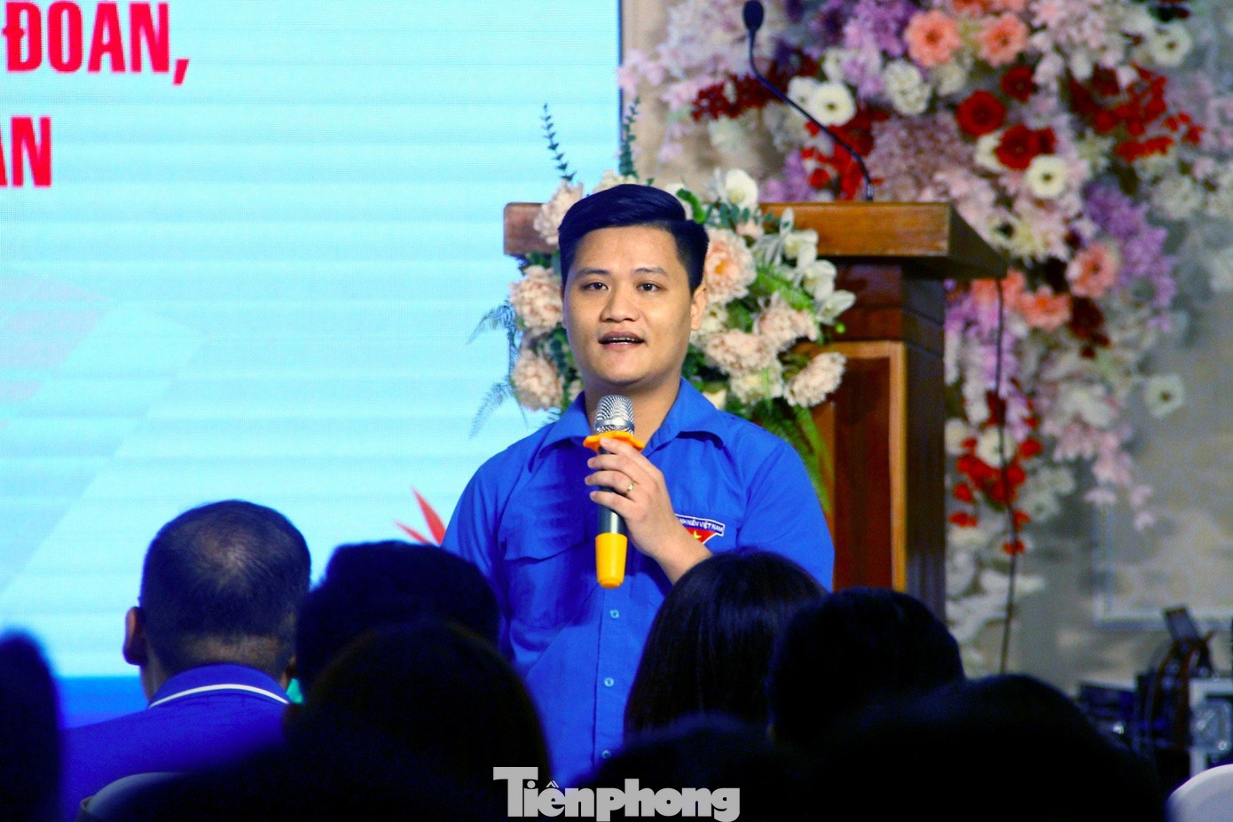 Anh Nguyễn Mạnh Phong – Trưởng ban Tổ chức – Kiểm tra Tỉnh đoàn thuyết giảng chuyên đề đầu tiên cho lớp tập huấn.