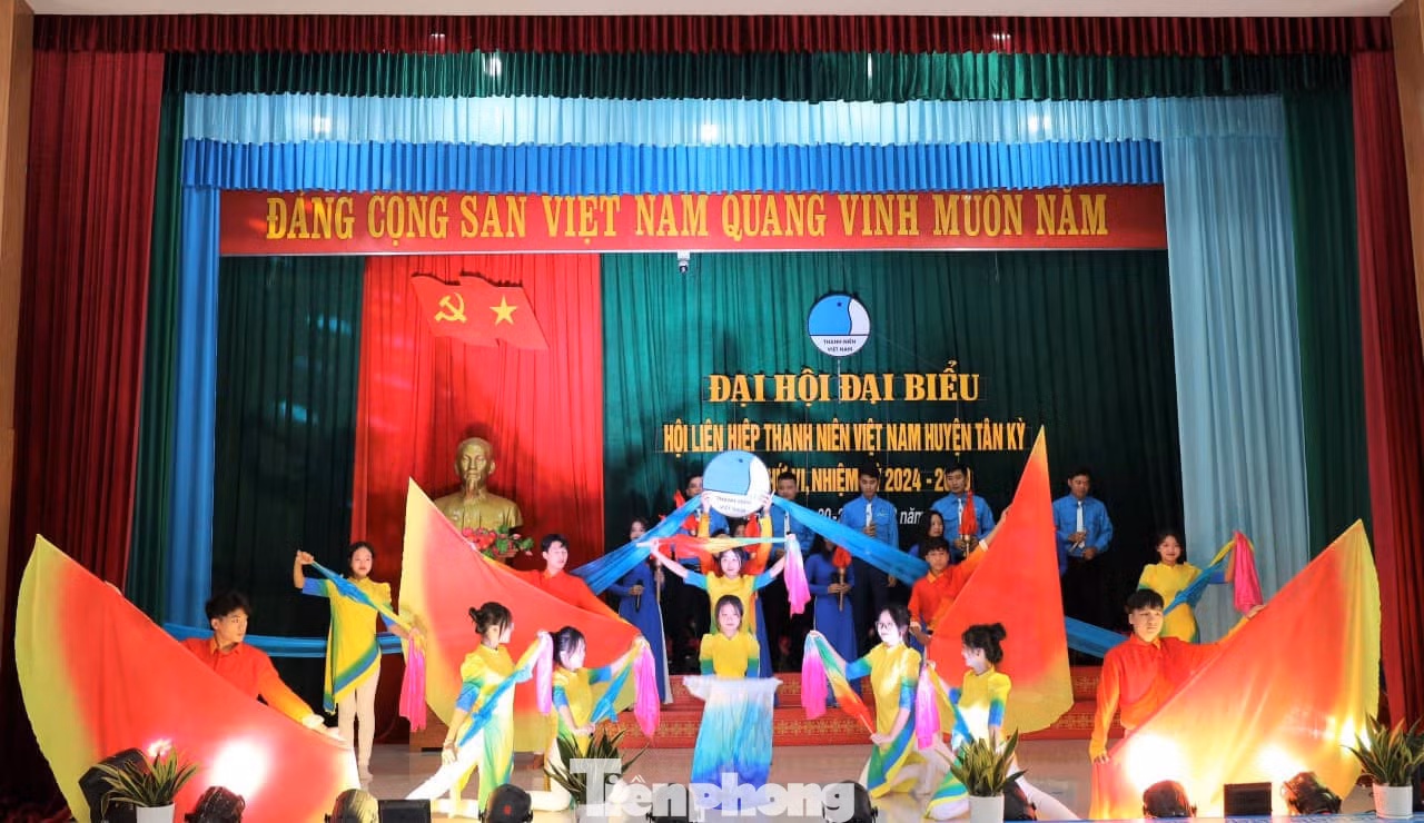 Trong 2 ngày 20 - 21/3, tại huyện Tân Kỳ đã diễn ra Đại hội Đại biểu Hội Liên hiệp Thanh niên Việt Nam huyện Tân Kỳ lần thứ VI, nhiệm kỳ 2024 – 2029 với khẩu hiệu “Thanh niên Tân Kỳ Đoàn kết – Bản lĩnh – Sáng tạo – Hội nhập”. 123 đại biểu tiêu biểu đại diện cho hơn 8.000 hội viên, thanh niên trên địa bàn huyện.