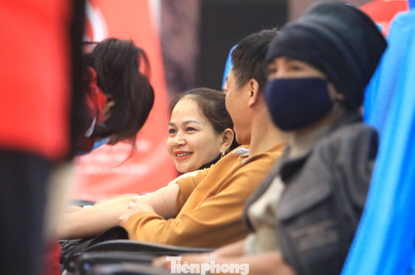 Những &quot;bóng hồng&quot; tham gia hiến máu tình nguyện.