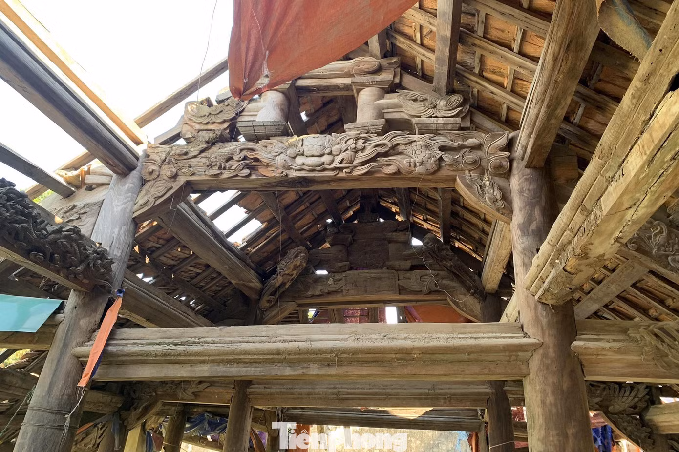 Giá trị văn hóa vật chất và tinh thần của ngôi đình cổ vẫn hiện hữu nhưng trong suốt một thời gian dài, không ai trông nom, bảo vệ và phát huy giá trị.