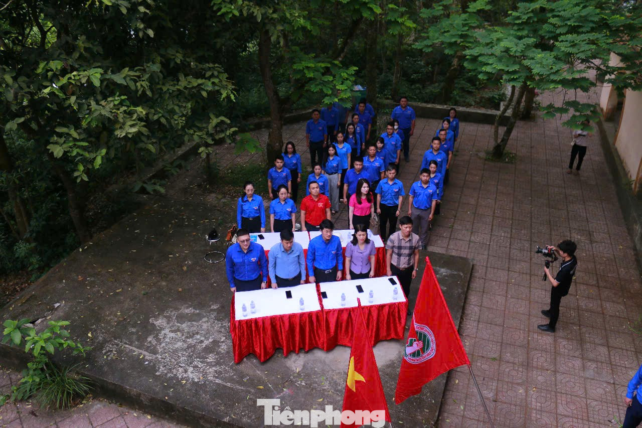 Sáng 28/4, Ban Thường vụ Thành Đoàn Vinh (Nghệ An) tổ chức Lễ khánh thành công trình thanh niên “Tái dựng Cột cờ Đại Thắng” tại núi Dũng Quyết.