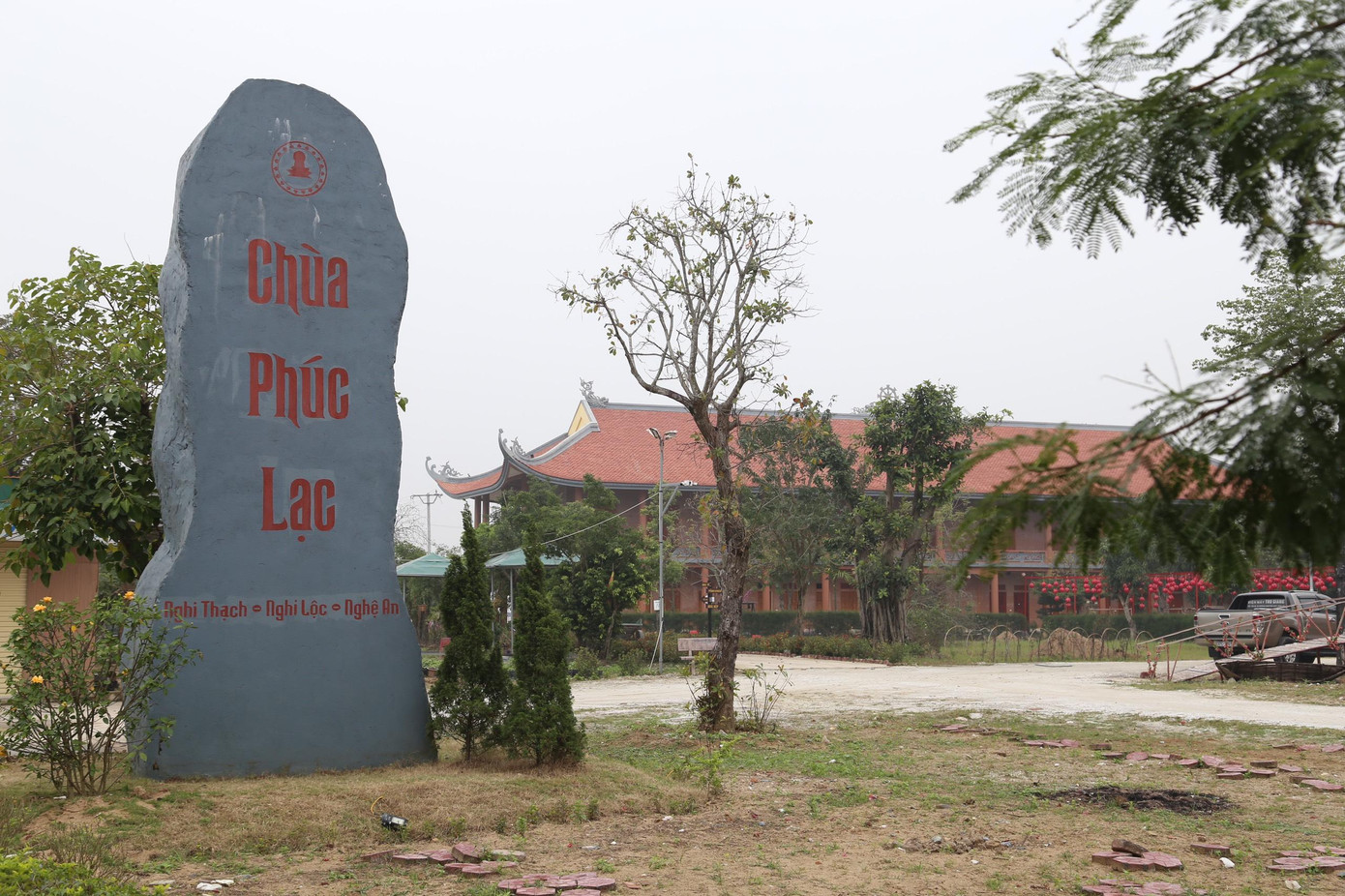 Chùa Phúc Lạc được xây dựng vào thời Lê, là một di tích, danh thắng linh thiêng, nơi sinh hoạt tâm linh cho Phật tử trong vùng. Trải qua thời gian, chùa bị hư hỏng, chỉ còn dấu tích nguyên trạng của phần móng và một số hiện vật như bia đá, lư hương đá, chuông đồng… Năm 2010, chùa được UBND tỉnh Nghệ An quyết định phục hồi, tôn tạo. Trong quá trình xây dựng, tượng Phật Thích Ca Mâu Ni là một hạng mục quan trọng. Sau 18 tháng thi công, tôn tượng Phật Thích Ca Mâu Ni đã hoàn thiện.