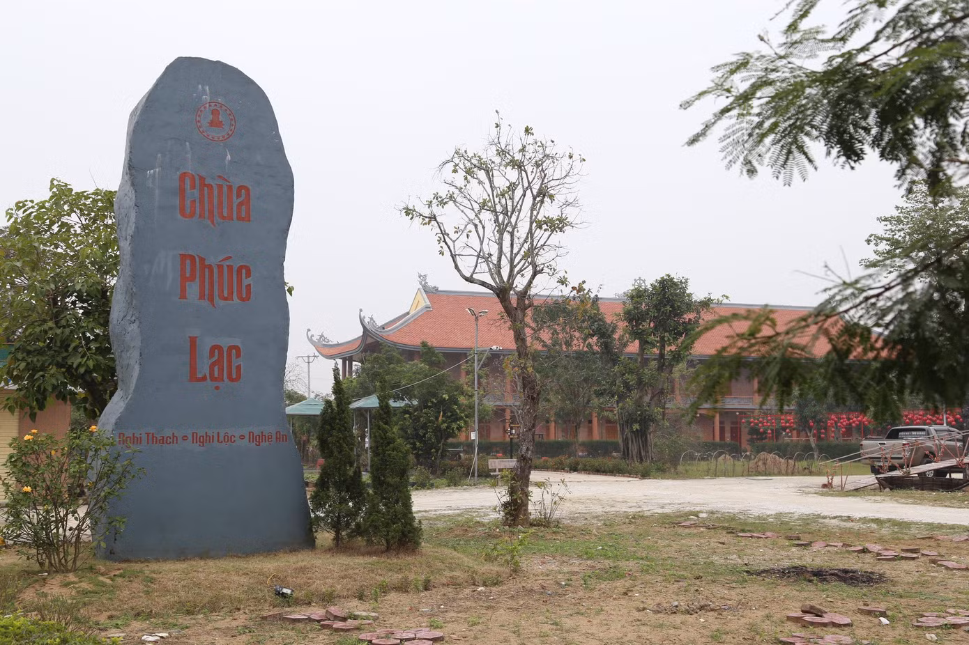 Chùa Phúc Lạc được xây dựng vào thời Lê, là một di tích, danh thắng linh thiêng, nơi sinh hoạt tâm linh cho Phật tử trong vùng. Trải qua thời gian, chùa bị hư hỏng, chỉ còn dấu tích nguyên trạng của phần móng và một số hiện vật như bia đá, lư hương đá, chuông đồng… Năm 2010, chùa được UBND tỉnh Nghệ An quyết định phục hồi, tôn tạo. Trong quá trình xây dựng, tượng Phật Thích Ca Mâu Ni là một hạng mục quan trọng. Sau 18 tháng thi công, tôn tượng Phật Thích Ca Mâu Ni đã hoàn thiện.