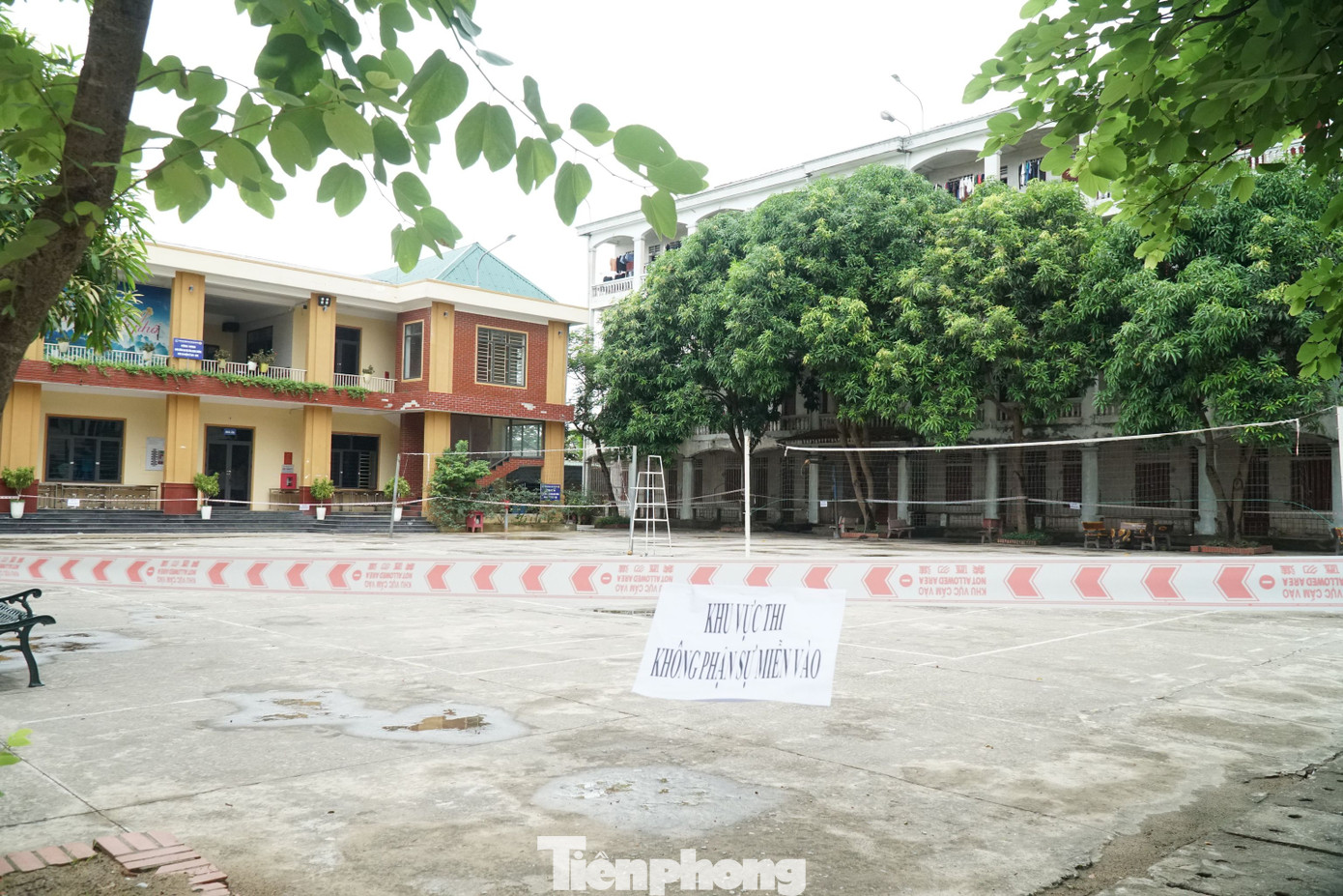 Khu vực thi và nhà ở nội trú tại Trường phổ thông DTNT THPT tỉnh Nghệ An được chăng dây, ngăn cách đảm bảo an toàn.