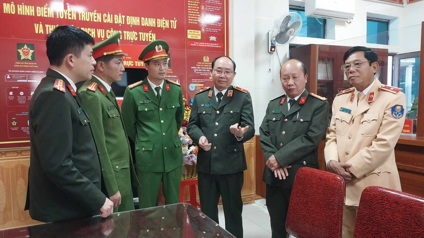 Lãnh đạo Công an các đơn vị, địa phương tham quan, tìm hiểu mô hình Công an phường điển hình, kiểu mẫu về an ninh trật tự và văn minh đô thị tại TP Vinh Lãnh đạo Công an các đơn vị, địa phương tham quan, tìm hiểu mô hình Công an phường điển hình, kiểu mẫu về an ninh trật tự và văn minh đô thị tại TP Vinh