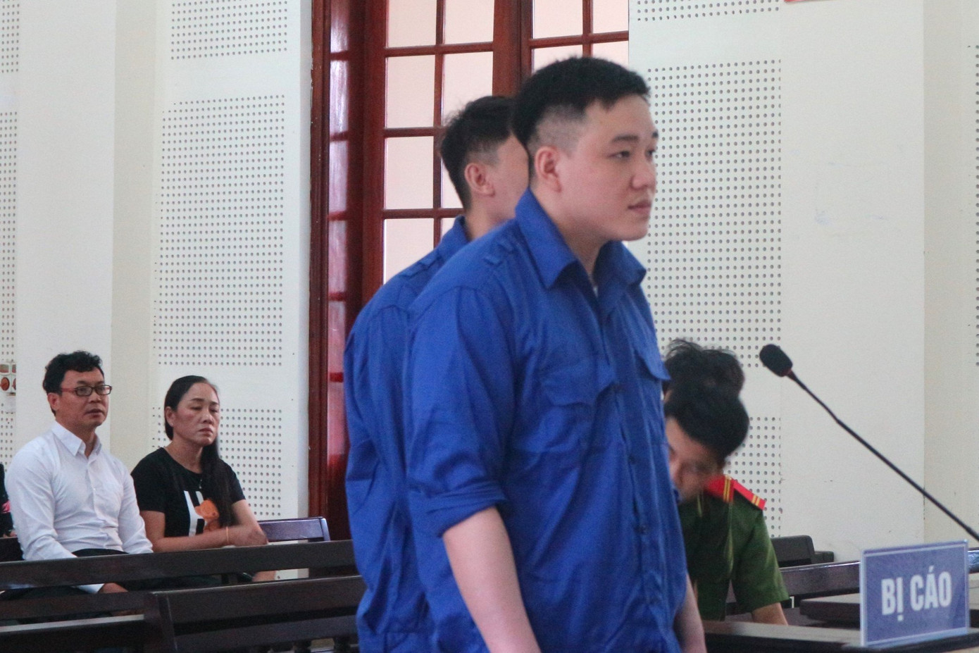 Bị cáo Maichanh Lobouaphone tỏ ra hối hận khi được nói lời sau cùng. Bị cáo Maichanh Lobouaphone tỏ ra hối hận khi được nói lời sau cùng.