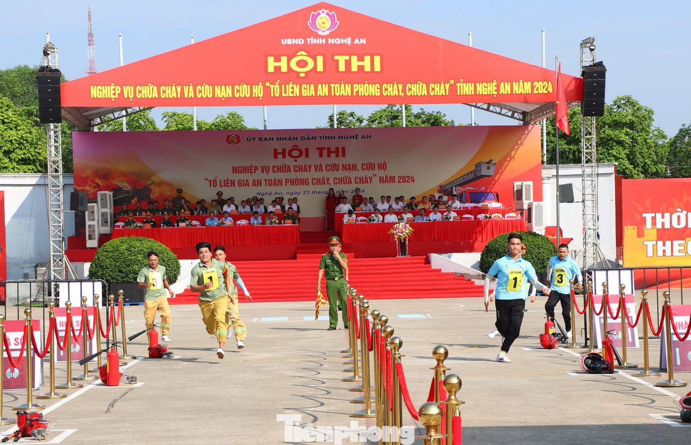 Ngày 23/5, UBND tỉnh Nghệ An tổ chức Hội thi nghiệp vụ chữa cháy và cứu nạn, cứu hộ “Tổ liên gia an toàn phòng cháy, chữa cháy” năm 2024. Tham dự hội thi có 21 đội, đại diện cho 21 huyện, thành phố, thị xã trong toàn tỉnh.