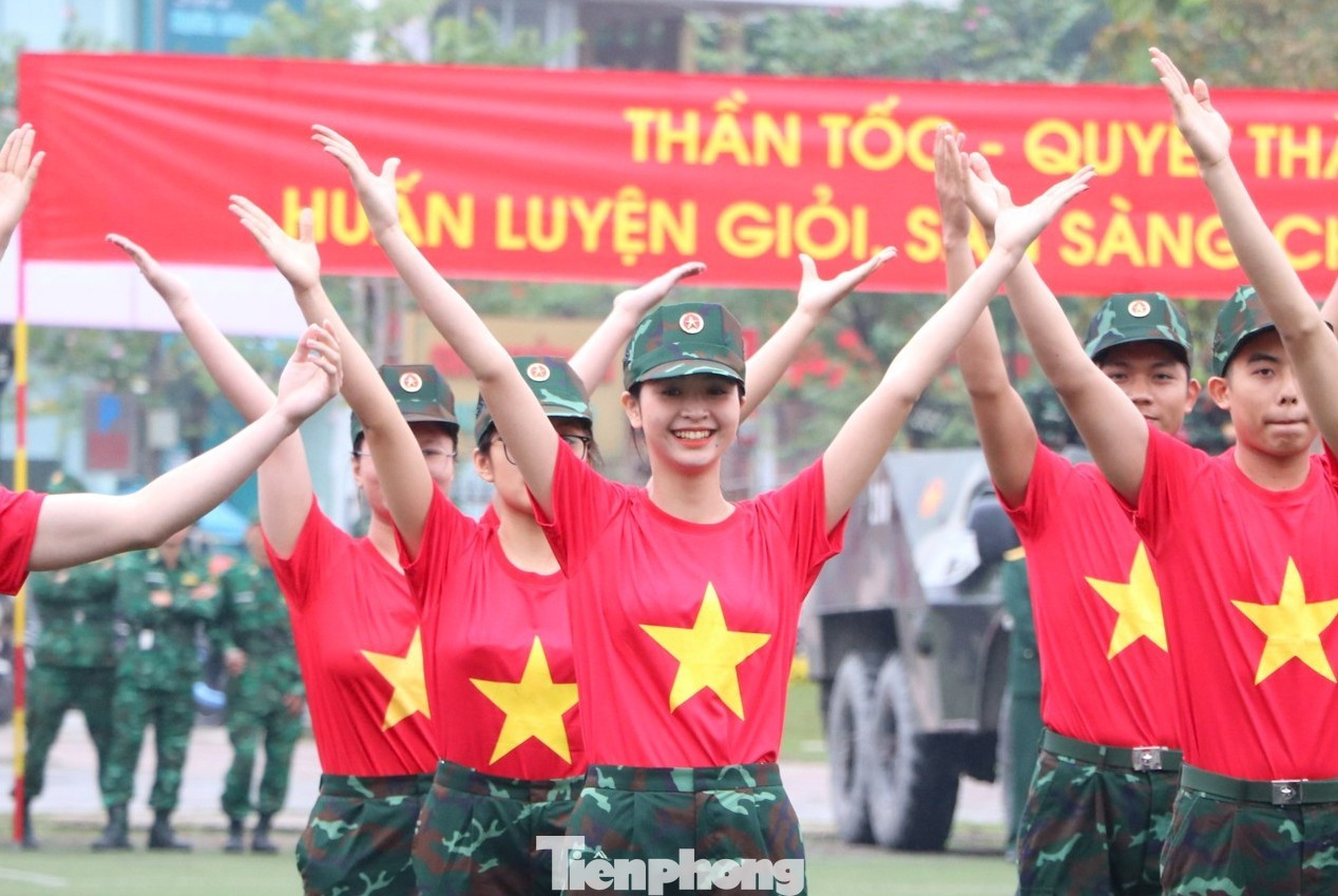 Cùng với huấn luyện, sẵn sàng chiến đấu, lực lượng vũ trang tỉnh Nghệ An không ngừng nâng cao đời sống văn hóa, tinh thần.