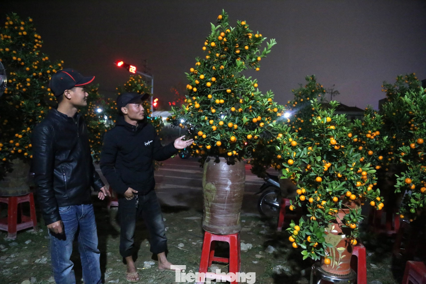 Theo chia sẻ của nhiều tiểu thương họ sẽ dựng lều bán đến 30 Tết.