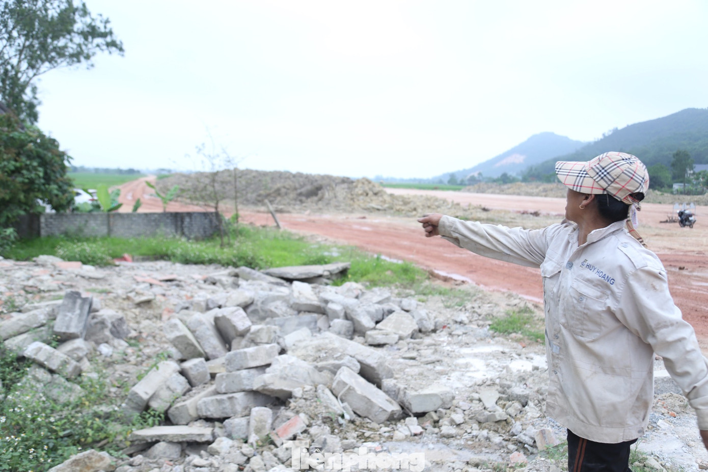 Vướng mặt bằng qua 2 nhà dân ở xóm 1, xã Châu Nhân, huyện Hưng Nguyên (Đường gom số 4,5 trái tuyến)