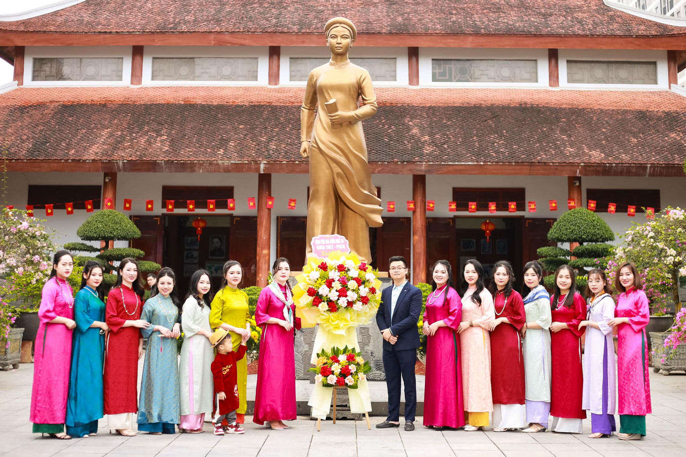 Cuộc đời, tinh thần chiến đấu kiên cường, không mệt mỏi cho sự nghiệp cách mạng của dân tộc của bà Nguyễn Thị Minh Khai mãi là tấm gương cho các thế hệ noi theo.