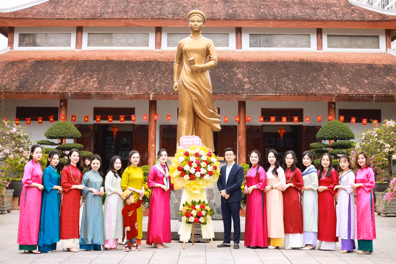 Cuộc đời, tinh thần chiến đấu kiên cường, không mệt mỏi cho sự nghiệp cách mạng của dân tộc của bà Nguyễn Thị Minh Khai mãi là tấm gương cho các thế hệ noi theo.