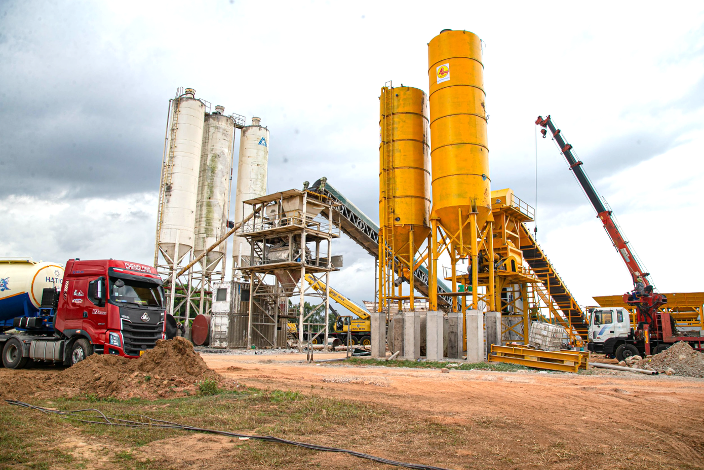 Dự án sân đỗ được đầu tư hơn 236 tỷ đồng, khi hoàn thành sẽ đáp ứng 9 vị trí đỗ cho máy bay loại A320, A321. Đây là hạng mục đóng vai trò then chốt trong việc nâng cấp toàn diện hạ tầng sân bay Vinh. Dự án sân đỗ được đầu tư hơn 236 tỷ đồng, khi hoàn thành sẽ đáp ứng 9 vị trí đỗ cho máy bay loại A320, A321. Đây là hạng mục đóng vai trò then chốt trong việc nâng cấp toàn diện hạ tầng sân bay Vinh.