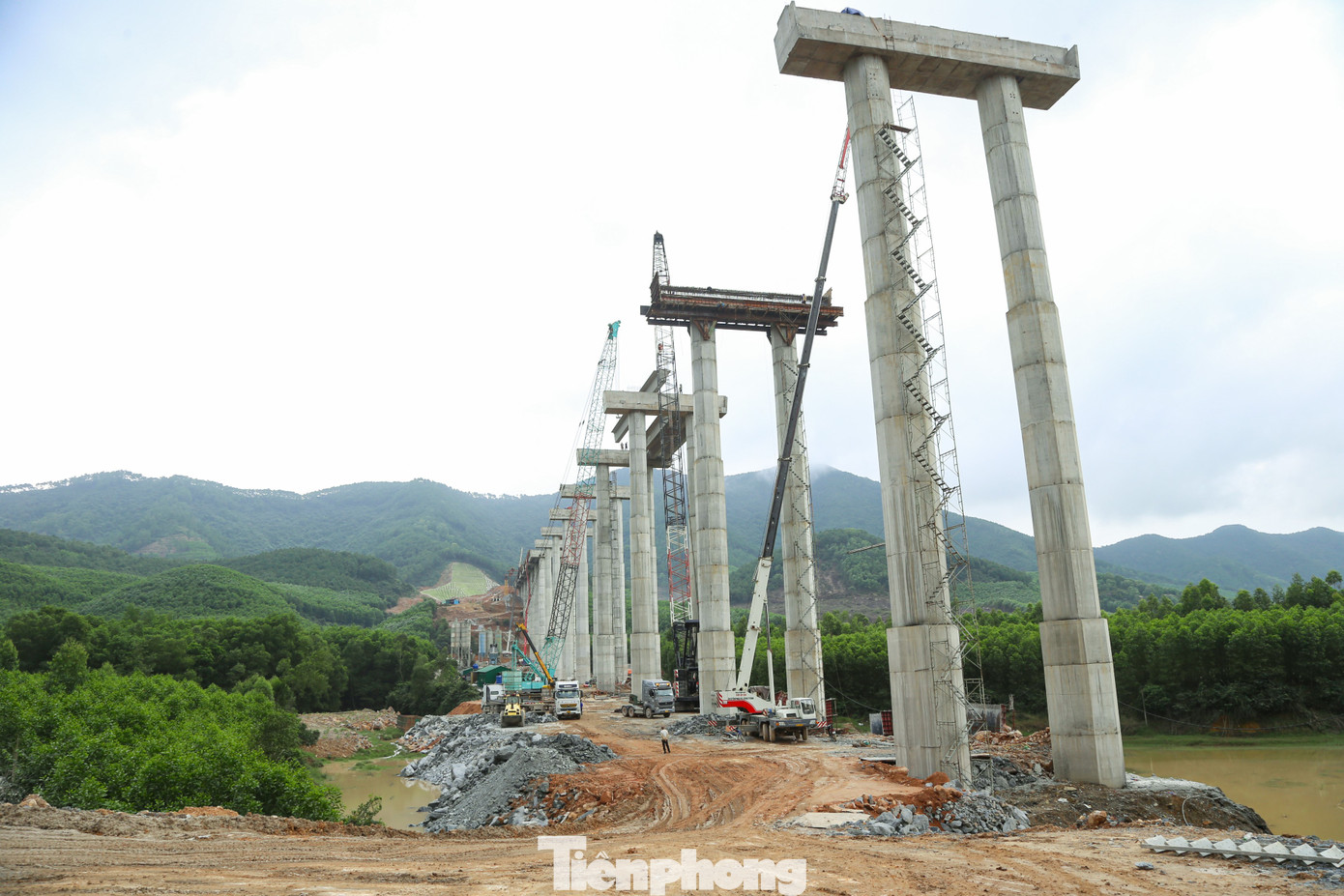 Cầu Thần Vũ 2 đã đúc được 201/224 phiến dầm, lao được 26/32 nhịp, đúc được 1.150/2.569m gờ chắn lan can. Cầu Ồ Ồ đã đúc được 150/154 phiến dầm, lao được 20/22 nhịp, đúc được 1.137/1.757md gờ chắn lan can, đảm bảo tiến độ đề ra.