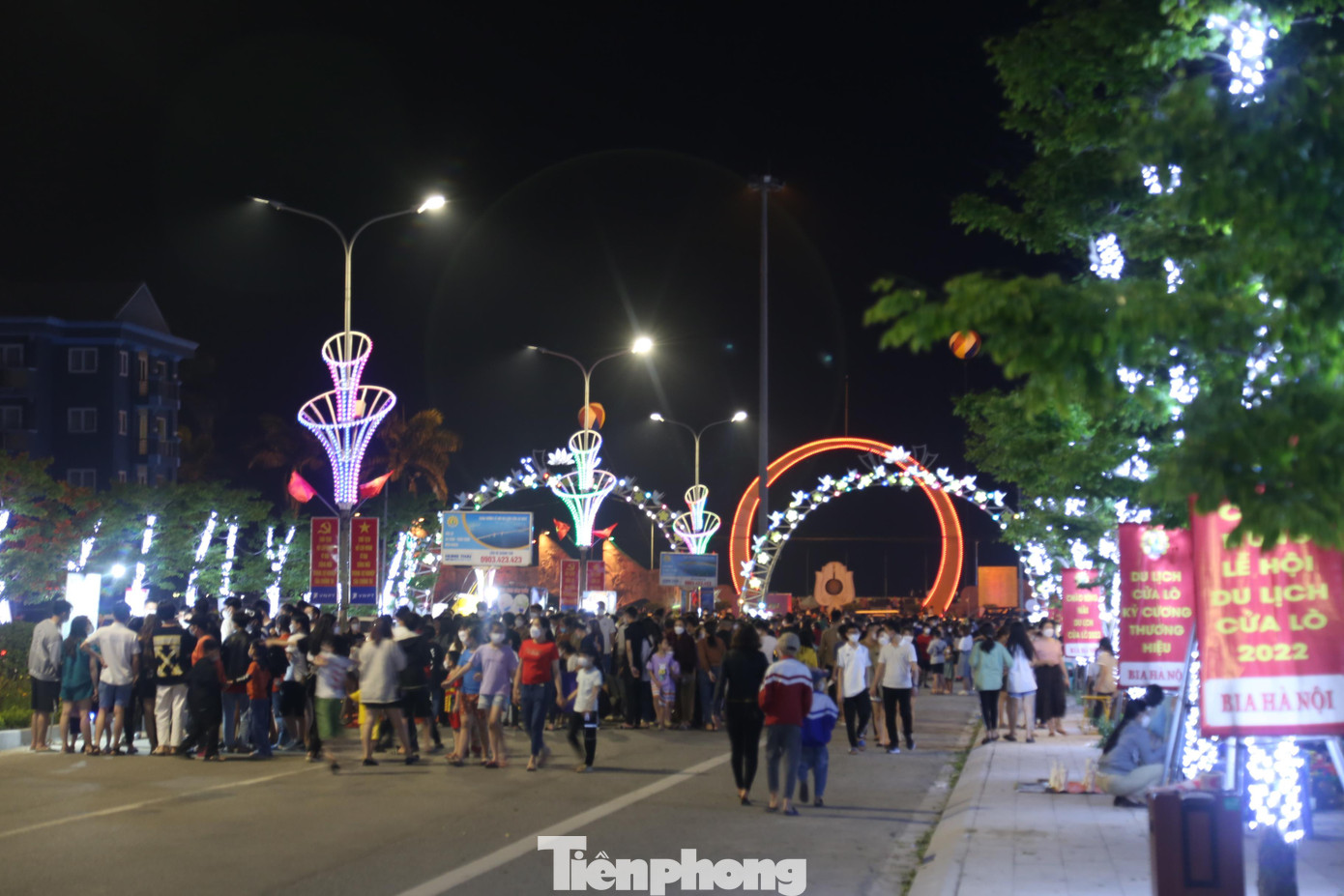 Đường Nguyễn Sinh Cung từ điểm giao với đường Mai Thúc Loan đến điểm giao với đường Bình Minh (dài khoảng 200m, đối diện Quảng Trường Bình Minh) được lựa chọn để tổ chức chương trình. Trong thời gian tổ chức, đoạn đường này thành phố đi bộ.