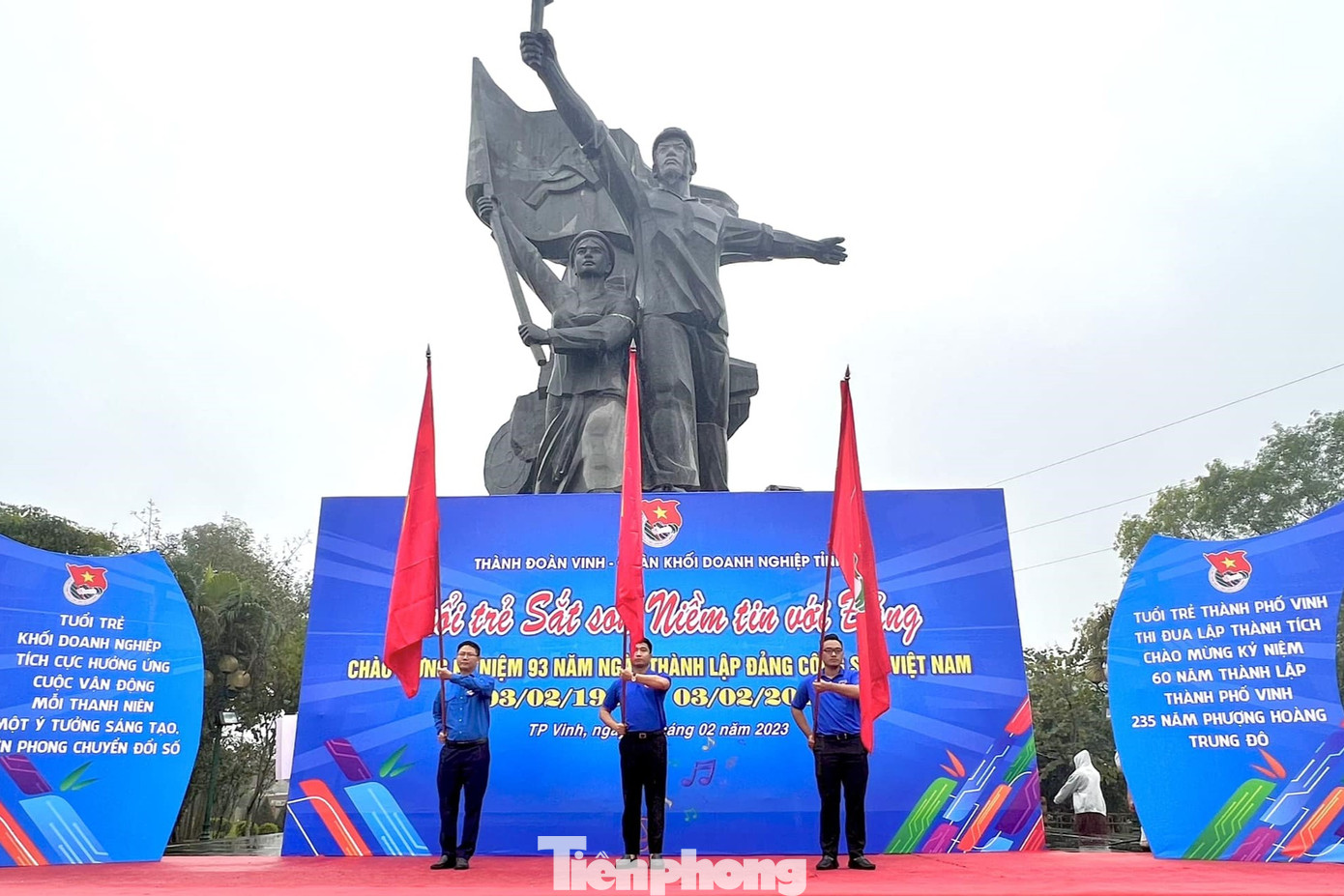 Chương trình "Tuổi trẻ sắt son niềm tin với Đảng" do Thành Đoàn Vinh, Đoàn Khối Doanh nghiệp tỉnh Nghệ An phối hợp tổ chức.