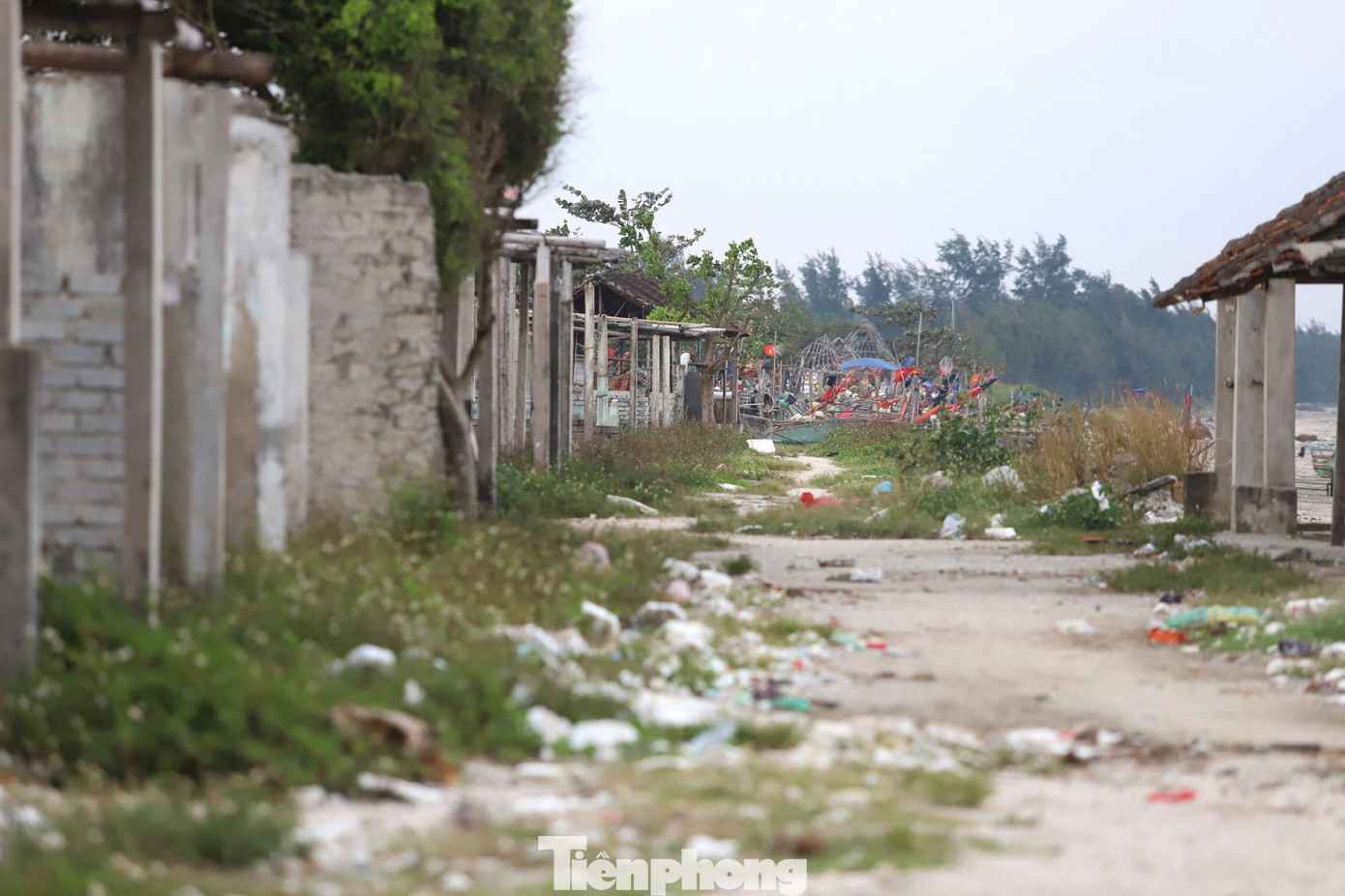 Cao điểm có 147 ki-ốt được xây dựng san sát dọc bãi biển Diễn Hải.